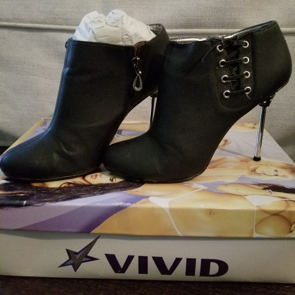 Vivd below the ankle stiletto booties
